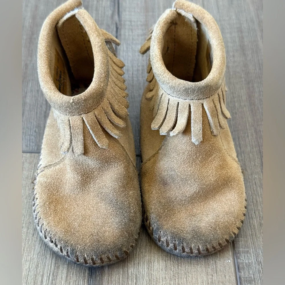 Minnetonka Toddler Kids Tan Suede Leather Moccasins with Fringe